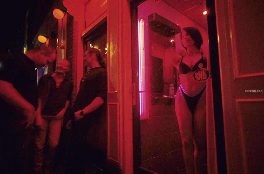 Amsterdam wil prostitutie verhuizen van de Wallen naar 'erotisch centrum'