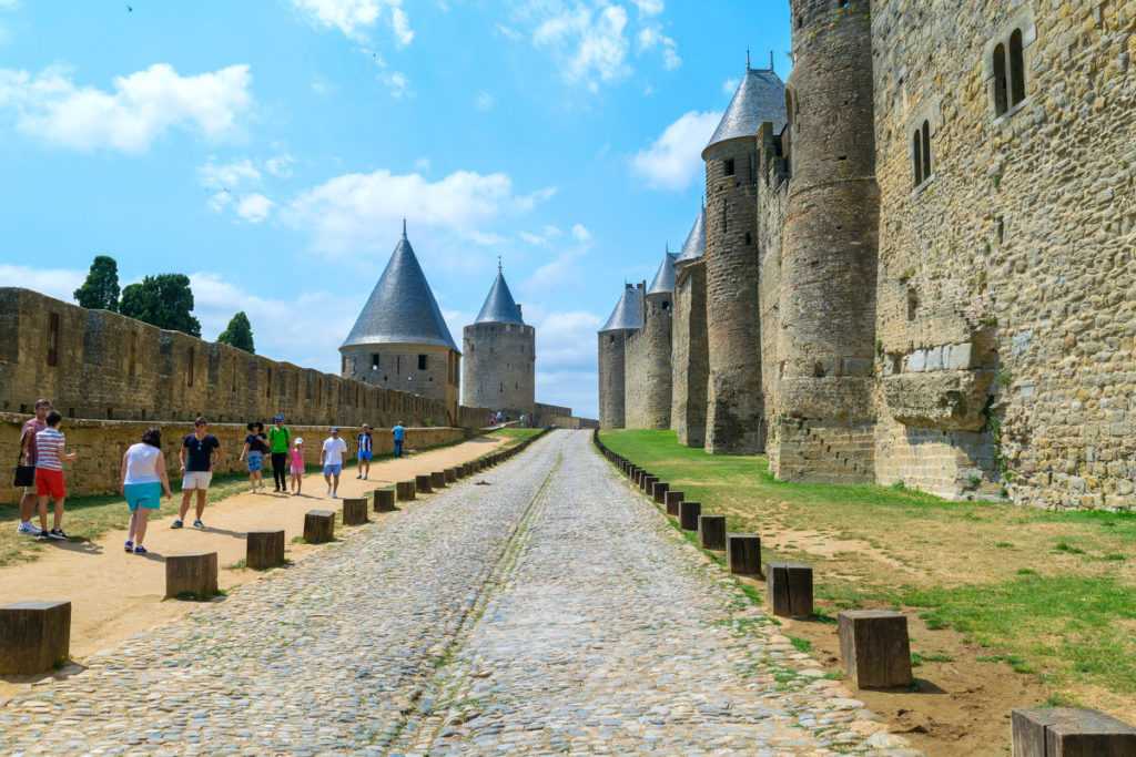 Carcassonne : des ados forcées à voler et à se prostituer